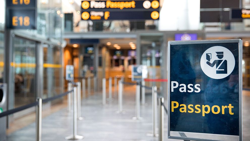 Pass kontroll på Oslo lufthavn. Foto: Gorm Kallestad / NTB scanpix / TT / kod 20520