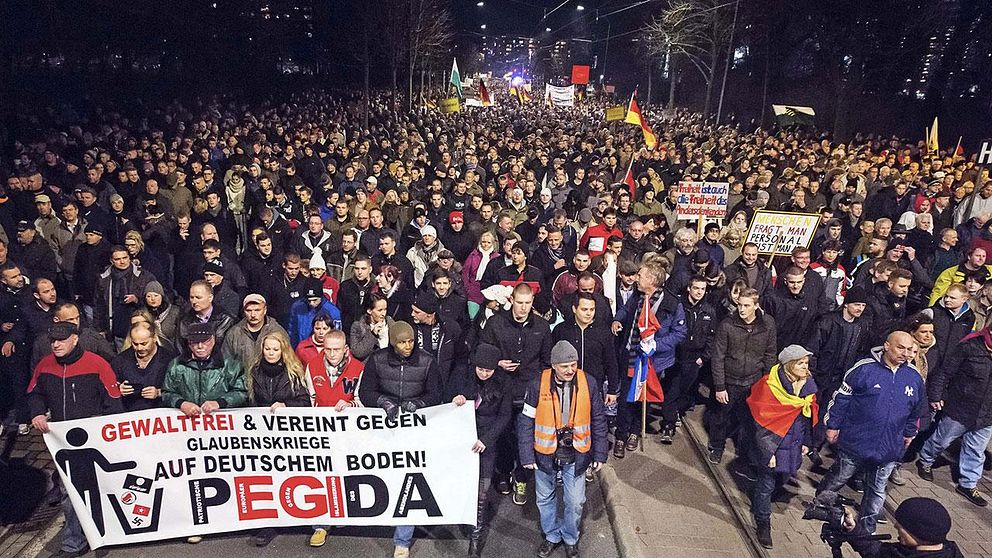 Tidigare har flera tusentals personer samlats för att i omgångar demonstrera mot vad de kallar islamiseringen av Tyskland. Nu meddelar Tysklands antimuslimska Pegida-rörelse att man ställer in måndagens protest efter dödshot.