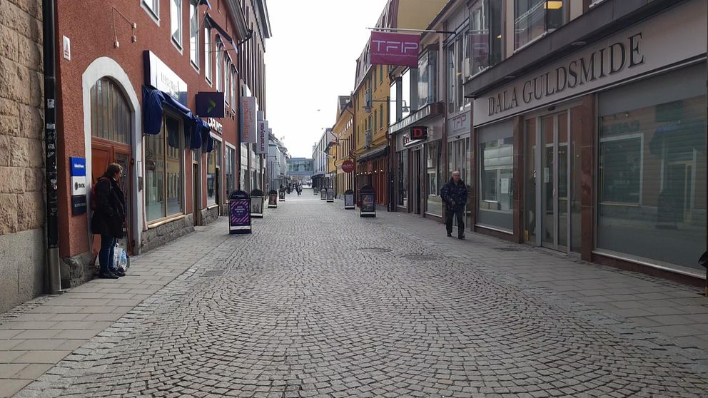 Slaggatan i Falun med butiker.