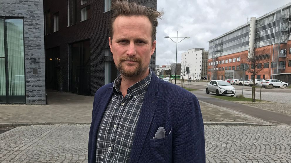 Carl-Johan Sonesson (M) utanför regionhusest i Malmö.