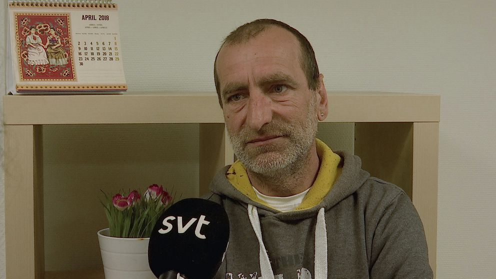 På bilden syns Nicolae Meres, en av Malmlös hemlösa som besöker Crossroads stödcenter ofta.