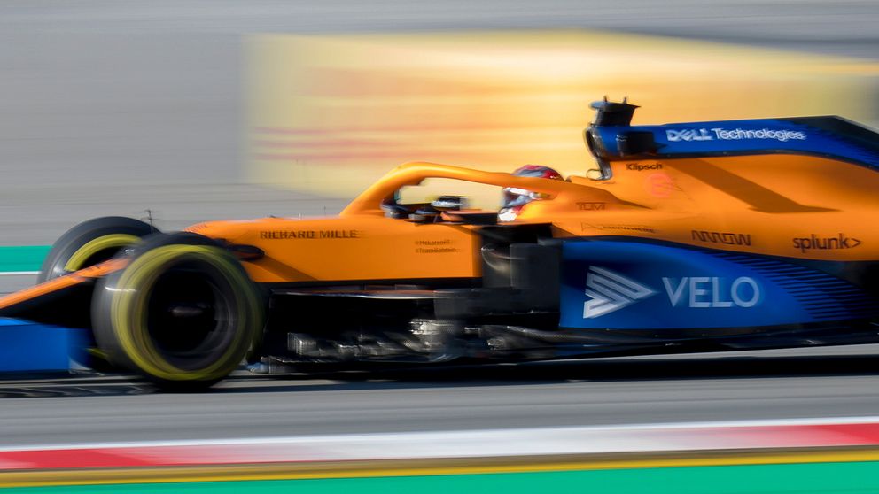 Carlos Sainz är en av McLaren-förarna som nu får lägre lön en tid framöver.