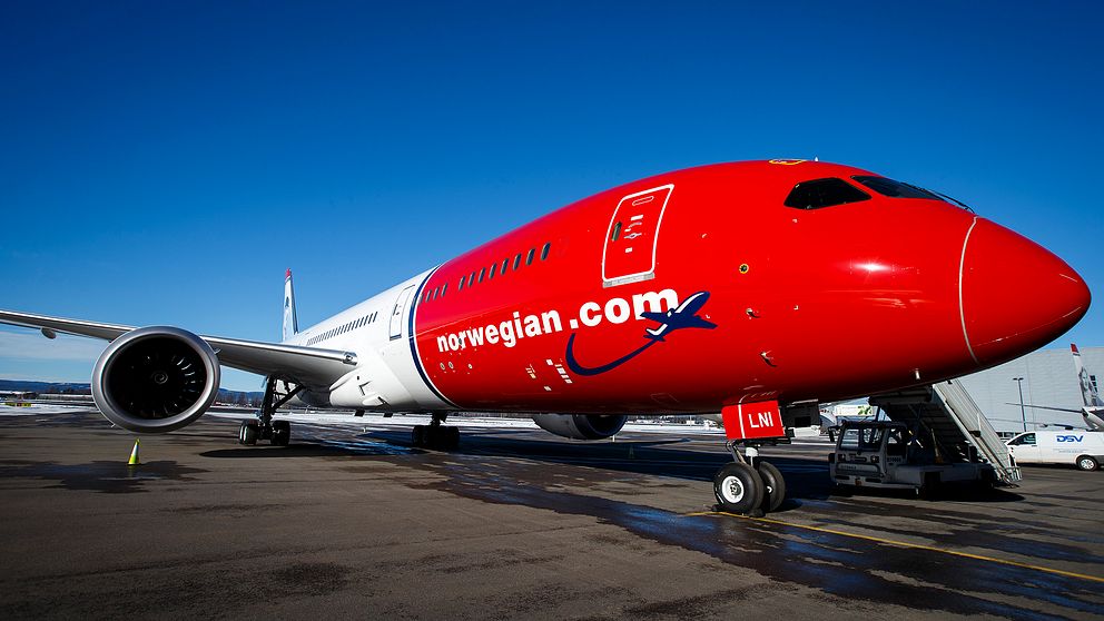 Alla kabinpersonalanställda på flygbolaget Norwegian och BRA i Sverige – 1 800 personer – varslas om uppsägning