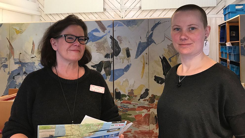 Christine Bergman och Tove Johansson jobbar som bibliotekarie på biblioteket i Mörbylånga kommun.