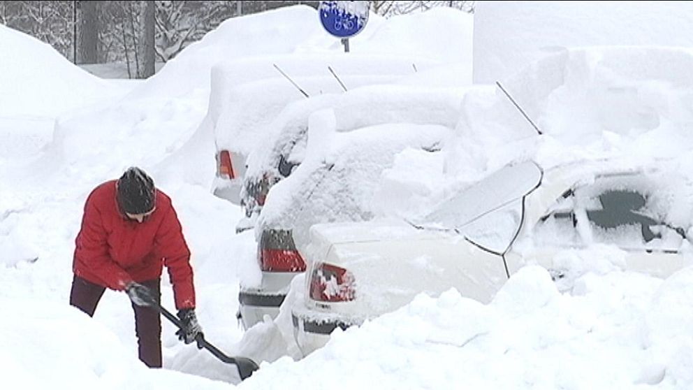 Det blev mycket snö att skotta om man behövde bilen i Luleå den 30 januari.