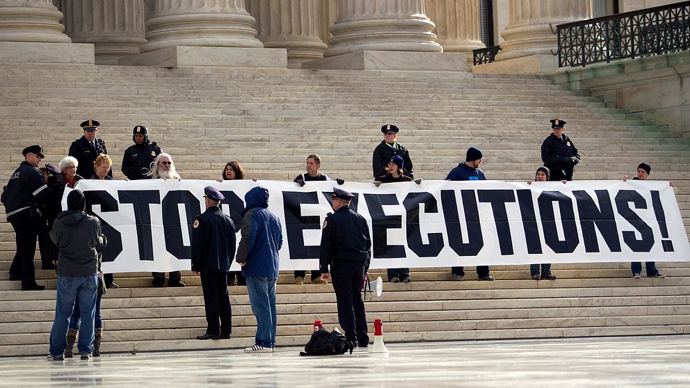 Demonstration mot avrättningar utanför USA:s högsta domstol. Arkivbild.