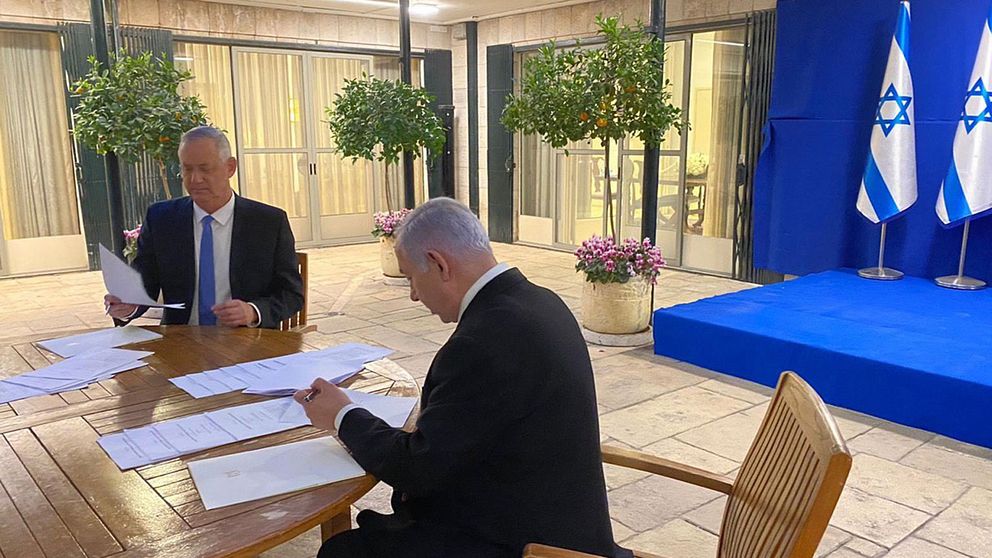 Benny Gantz och Benjamin Netanyahu tvingades komma överens om en koaltionsregering