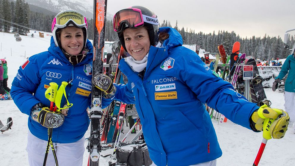 Italienska systrarna Elena och Nadia Fanchini har beslutat sig för att lägga skidorna på hyllan. Arkivbild.