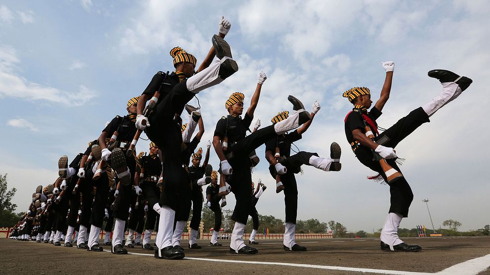 Soldater i indiska armén i militärparad nära staden Bhopal i Indien 29 februari 2020.