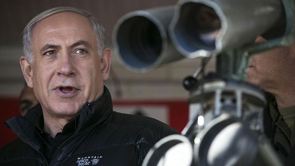Tre israeliska diplomater riskerar att få sparken efter att ha spridit kritik på Twitter om premiärminister Benjamin Netanyahus planerade tal i USA:s kongress.