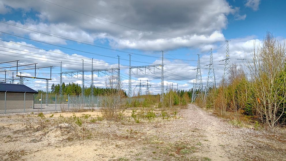 Bredvid kraftledningarna i Stackbo vill Vattenfall bygga transformatorstationen.