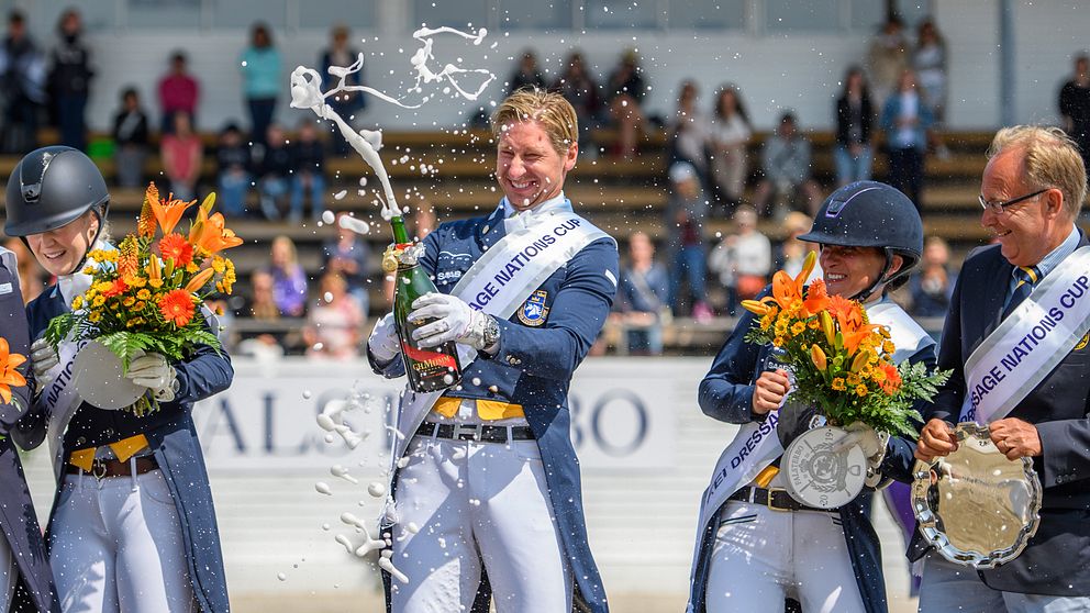 Svenskt jubel efter vinsten i dressyr i Nations Cup i juli 2019.