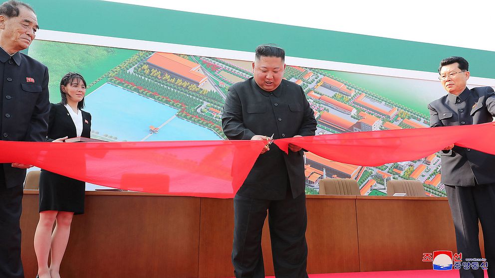 Kim Jong Un inviger gödselfabriken i Sunchon, enligt statliga nordkoreanska nyhetsbyrån KCNA.
