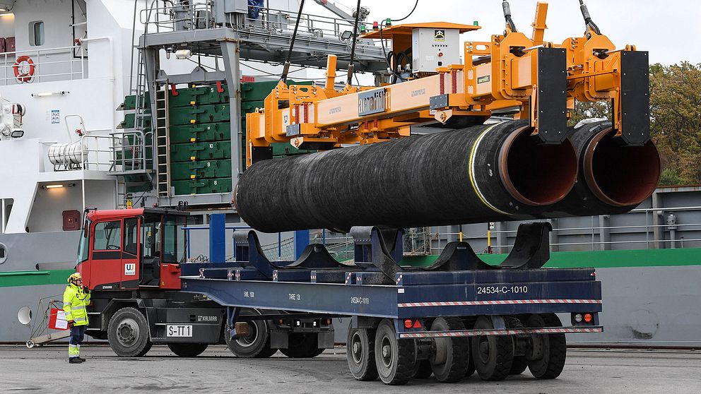 Amerikanska kongressen betraktar företaget som bygger Nord Stream 2 som ett ryskt maktinstrument. Mellan 2017 och 2019 lagrades rör till bygget i Karlshamn i Blekinge.