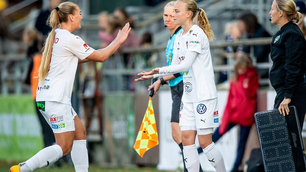 Byte i Rosengård. Ut går Lisa-Marie Utland och in kommer Ebba Wieder under fotbollsmatchen i Damallsvenskan mellan Rosengård och Hammarby den 14 oktober 2018 i Malmö.