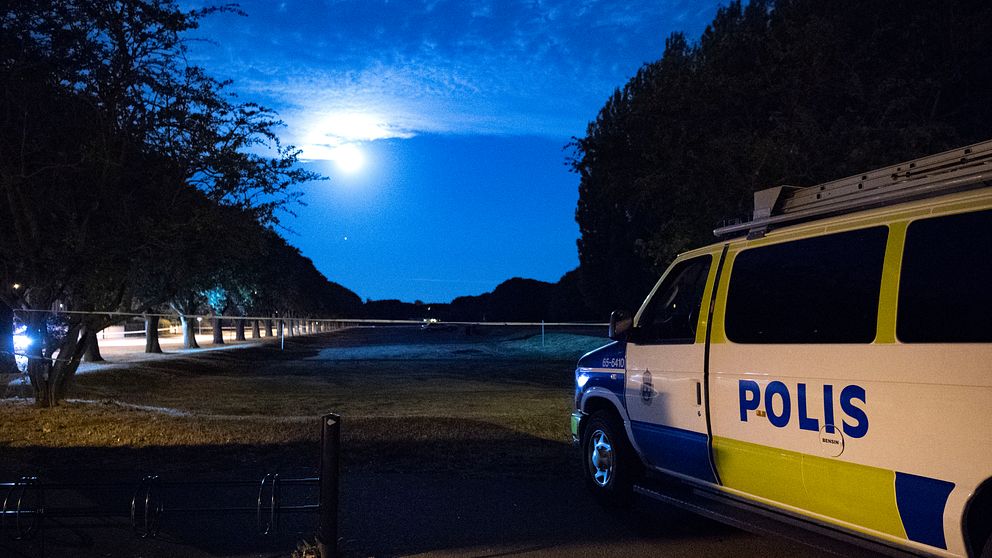 Arkiv. Polisen bevakar ett avspärrat område vid Sibbarps kallbadhus i Malmö sommaren 2018 där de misstänker ett sexualbrott.