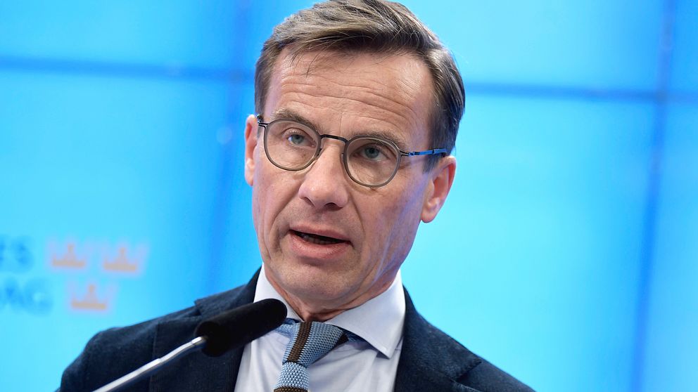 M-ledaren Ulf Kristersson kräver att coronakommissionen tillsätts innan sommaren.