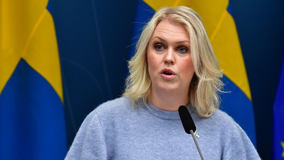 Socialminister Lena Hallengren håller en pressträff om tester för covid-19.