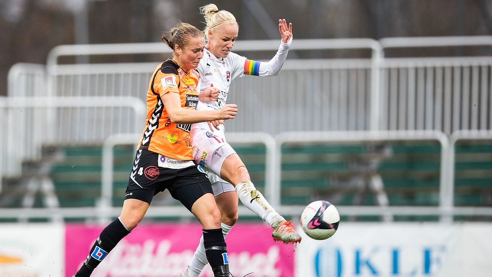 Therese Ivarsson och Caroline Seger under en match mellan Kristianstad och Rosengård i höstas.