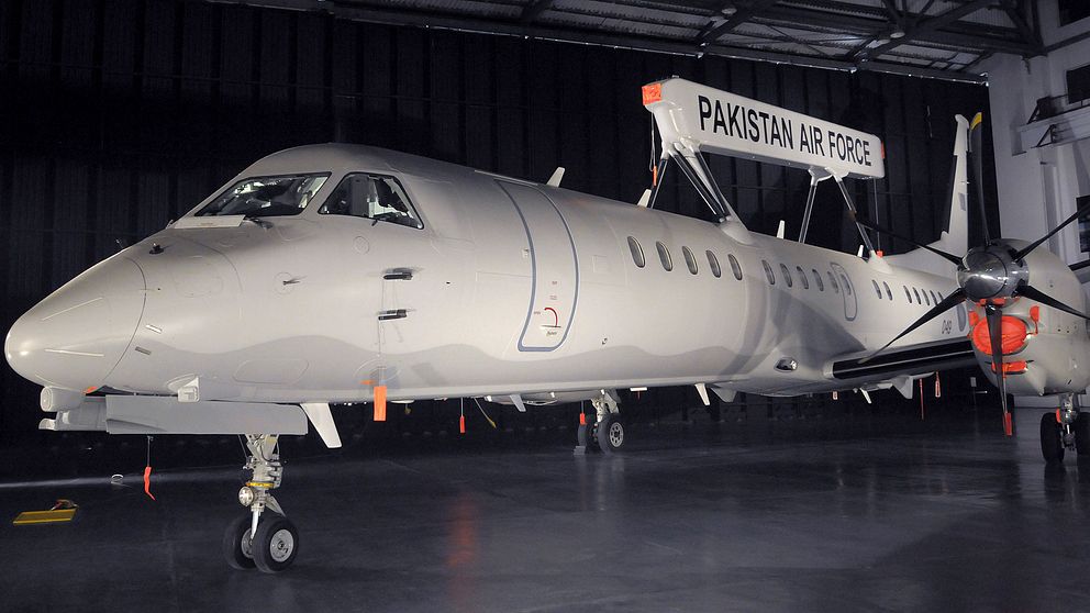 Pakistans flygvapen visar Saabs övervakningsflygplan Erieye efter att det levererats den 29 december 2009.