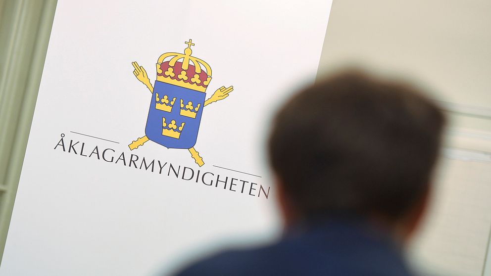 En tv-kändis utreds för oaktsam våldtäkt efter ett sexköp. Nu har han tilldelats en offentlig försvarare. Bilden visar Åklagarmyndighetens logga.