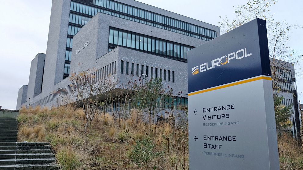 Samarbetet mellan Europol-länderna, när det kommer till att utreda brott som begåtts av anställda inom rättsväsendet, ska att förbättras med hjälp av ett nytt nätverk, uppger polisen. Bilden visar Europols högkvarter i Haag.