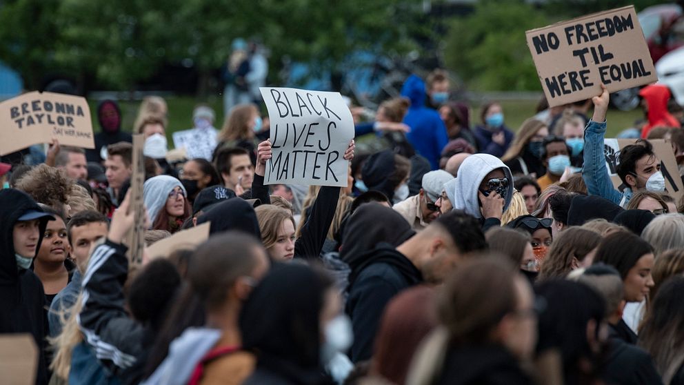 Deltagare på en Black lives matter-demonstration i Malmö.