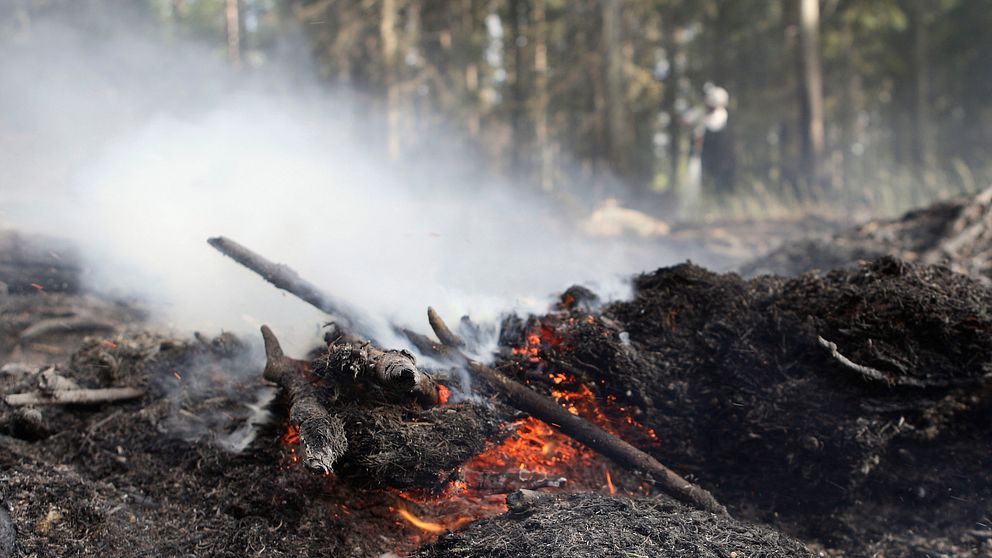 SMHI varnar för extremt stor risk för att bränder sprids i Örebro län.
