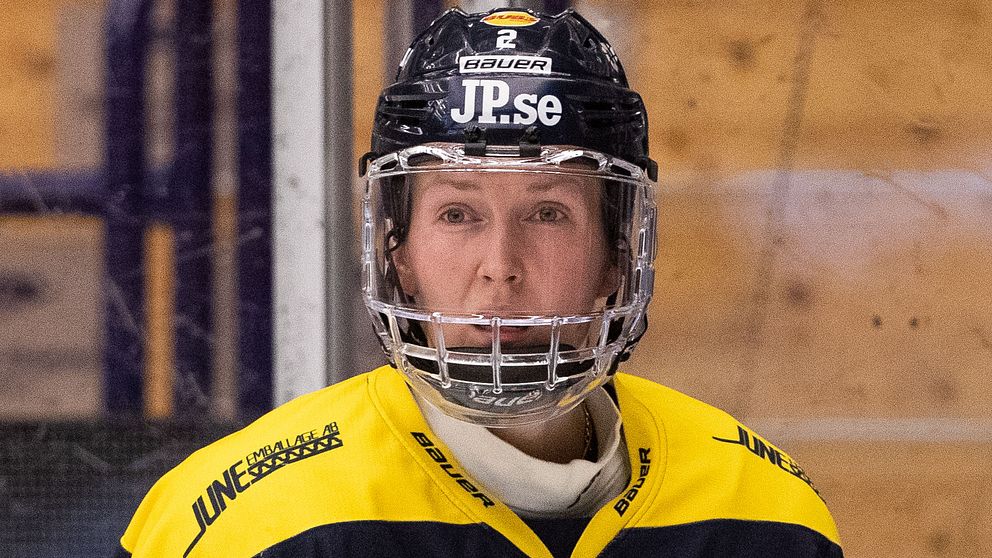 HV71:s Rosa Lindstedt under ishockeymatchen i SDHL mellan Leksand och HV71 den 13 september 2019 i Leksand.