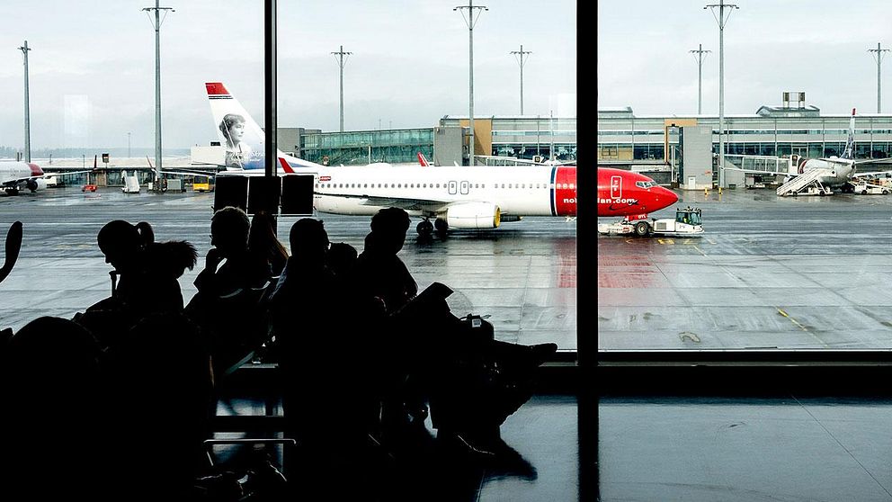 ”Jag skulle anta att 3.000 medlemmar kan vara inblandade i en eventuell sympatistrejk – varav 2.000 medlemmar med funktioner i luften”, säger John Dybart, ordförande för danska Tjänsteförbundet, enligt dr.dk.