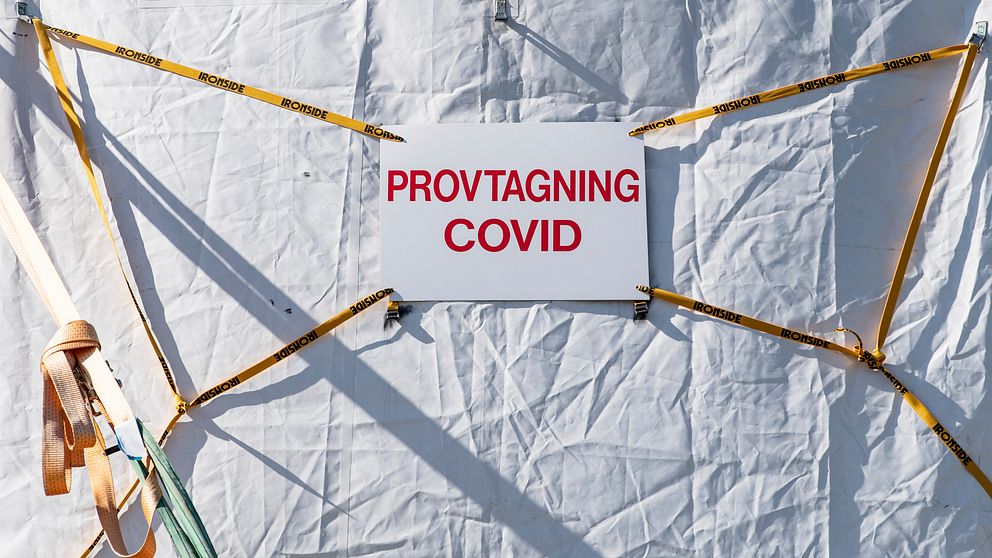 Skylt på tält för provtagning gällande coronavirus på Helsingborgs lasarett.