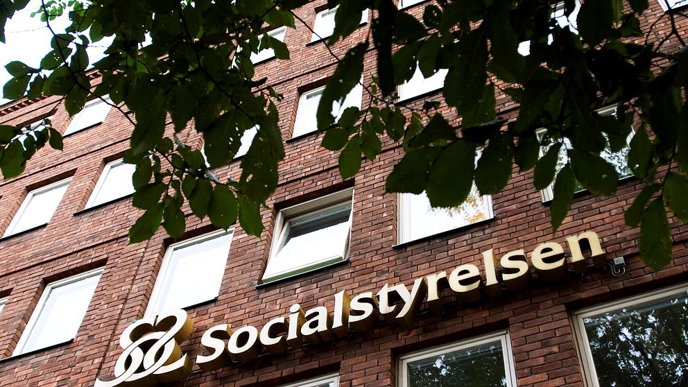 Socialstyrelsen har beslutat att kvinnor ska kunna erbjudas självprovtagning för HPV-virus under coronapandemin. Bild på Socialstyrelsens fasad.