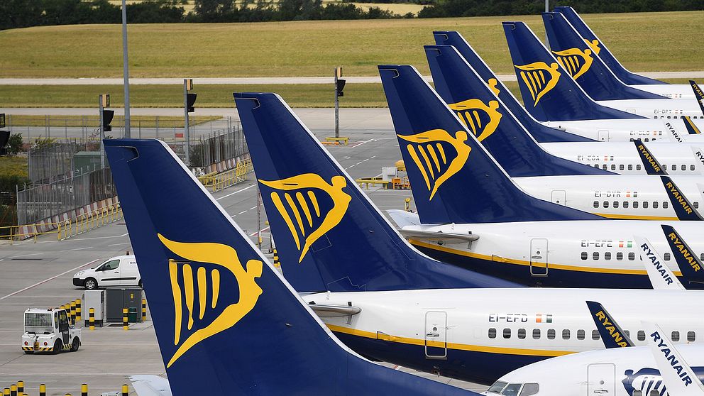 Ryanair förhandlar med personalen om sänkta löner