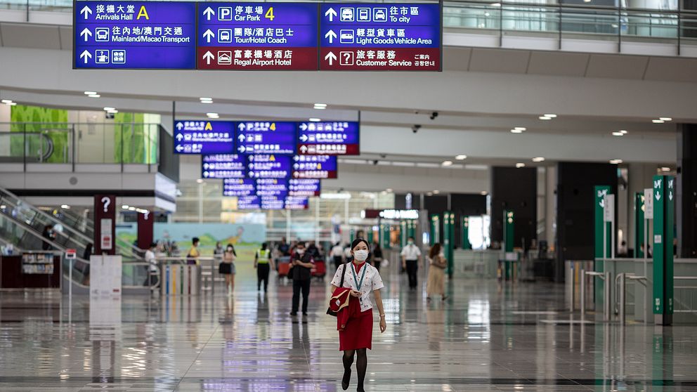 Formuleringen i den nya säkerhetslagen kan tolkas som att utländska medborgare som uttryckt kritik mot Kina kan gripas även vid transfer genom Hongkongs flygplats. Bild från Hongkongs flygplats tidigare i år.