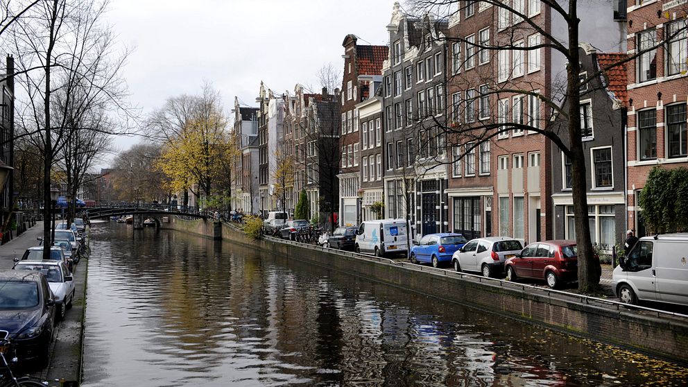 Från år 2024 kommer inte längre könstillhörighet att synas på de nederländska id-korten. Arkivbild på en kanal i Amsterdam.