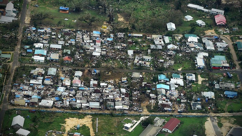 Stor förstörelse efter monsterorkanen Pam. Runt tio svenskar befinner sig i Vanuatu.