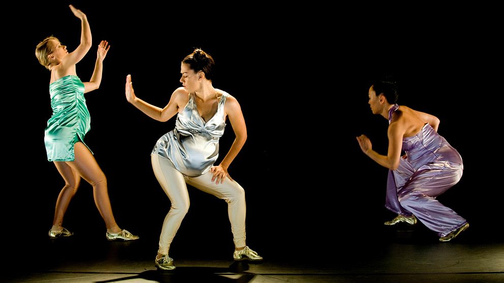 Dansaren Anna Vnuk (i mitten) är med uppsättningen ”Hårdare snabbare Anna Vnuk”.