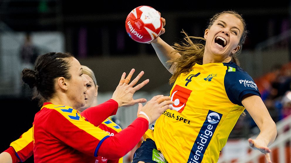 Olivia Mellgård under handbolls-VM i fjol.