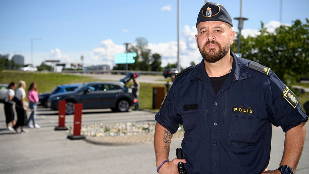 Martin Lazar, kommunpolis i Botkyrka, känner en stor bedrövelse över mordet på 12-åriga flickan.