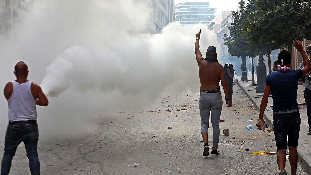 Tårgas mot demonstranter i Beirut