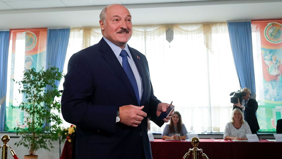 Alexander Lukasjenko i valllokalen