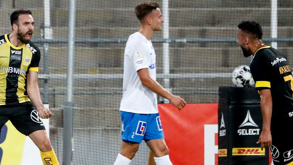Hammarbys Abbe Khalili jublar efter att ha gjort 1-2 på övertid under torsdagens fotbollsmatch i allsvenskan mellan IFK Norrköping FK och Hammarby IF på Östgötaporten i Norrköping.
