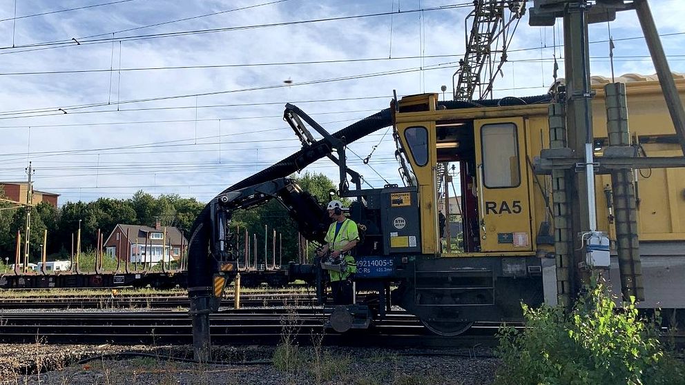 I klippet kan du se den jättelika ”dammsugaren” i arbete.