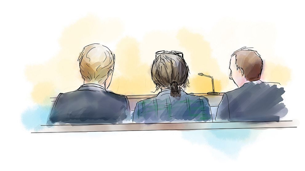 Max Serwin (mitten), en av de åtalade, med sina två advokater Max Ahlgren (tv) och Isak Åberg, vid rättegången om Falcon Funds-härvan i Stockholms tingsrätt i november 2019. Tecknad från rättegångssalen.