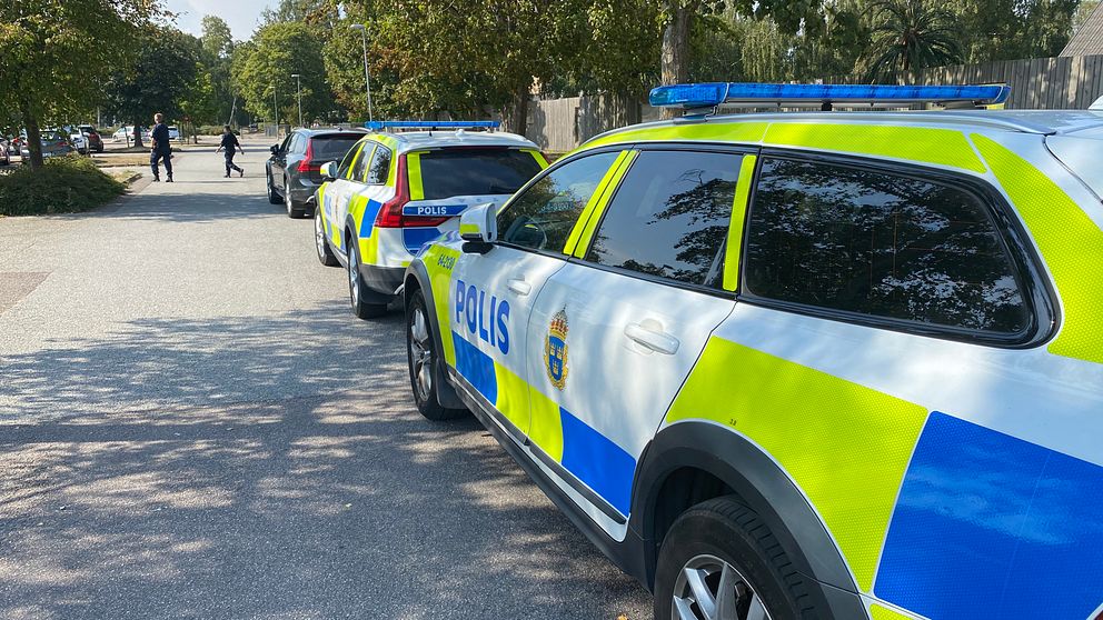 Ett barn fick föras till sjukhus efter ett drunkningstillbud i en pool i Falsterbo på tisdagen. Polisen hjälpte till att eskortera ambulansen.