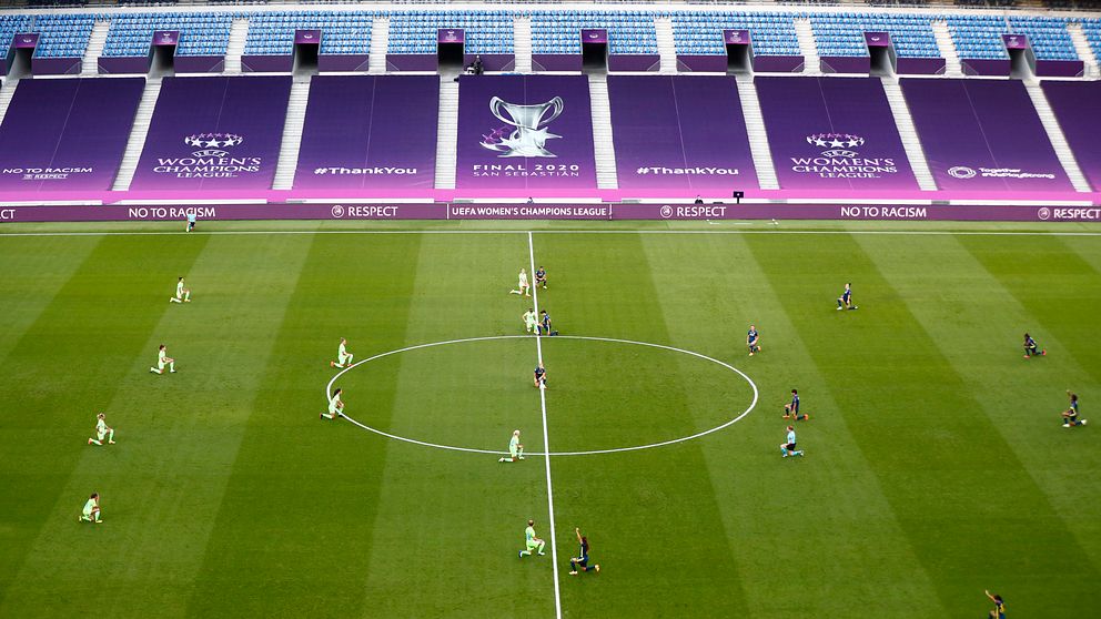 Samtliga spelare på planen knäböjde mot rasism innan Champions League-finalen.