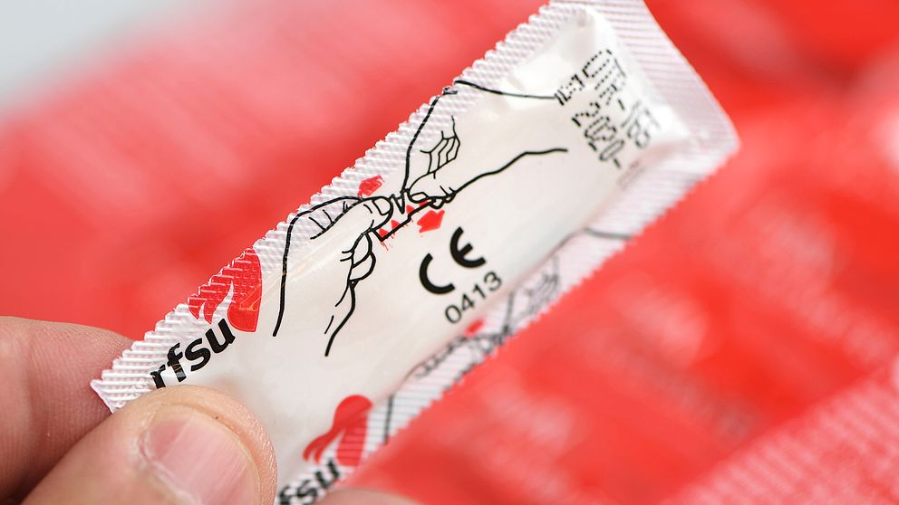 Antalet fall av klamydia har minskat under den här sommaren, jämfört med i fjol. Bilden visar en kondomförpackning.