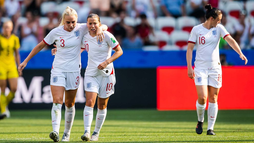 Alex Greenwood, Fran Kirby och Jade Moore jublar mot Sverige i VM förra året. Arkivbild.