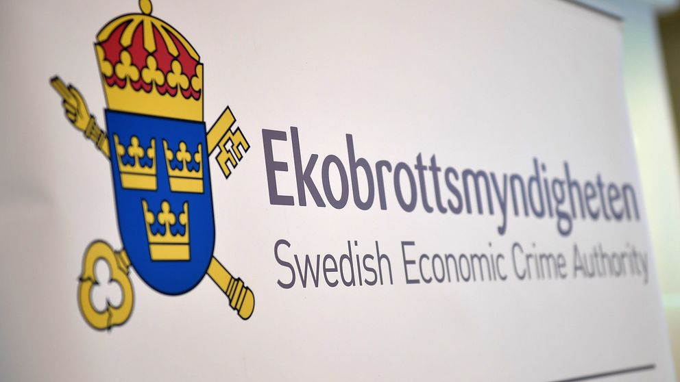 En skylt med texten ”Ekobrottsmyndigheten. Swedish Economic Crime Authority”