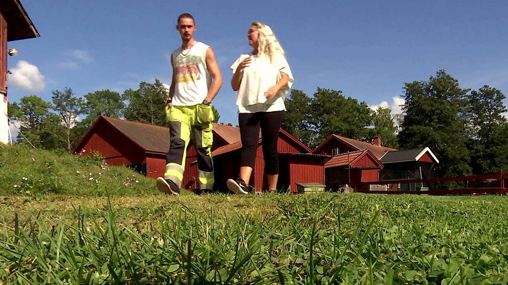 Joakim Olsen i Kristinehamn är en av de unga som är arbetslös. Han hoppas på ett jobb inom bygg- och anläggningsbranschen och förbereder sig för arbetslivet vid Östervik stadsbondgård i Kristinehamn där vi träffar honom.